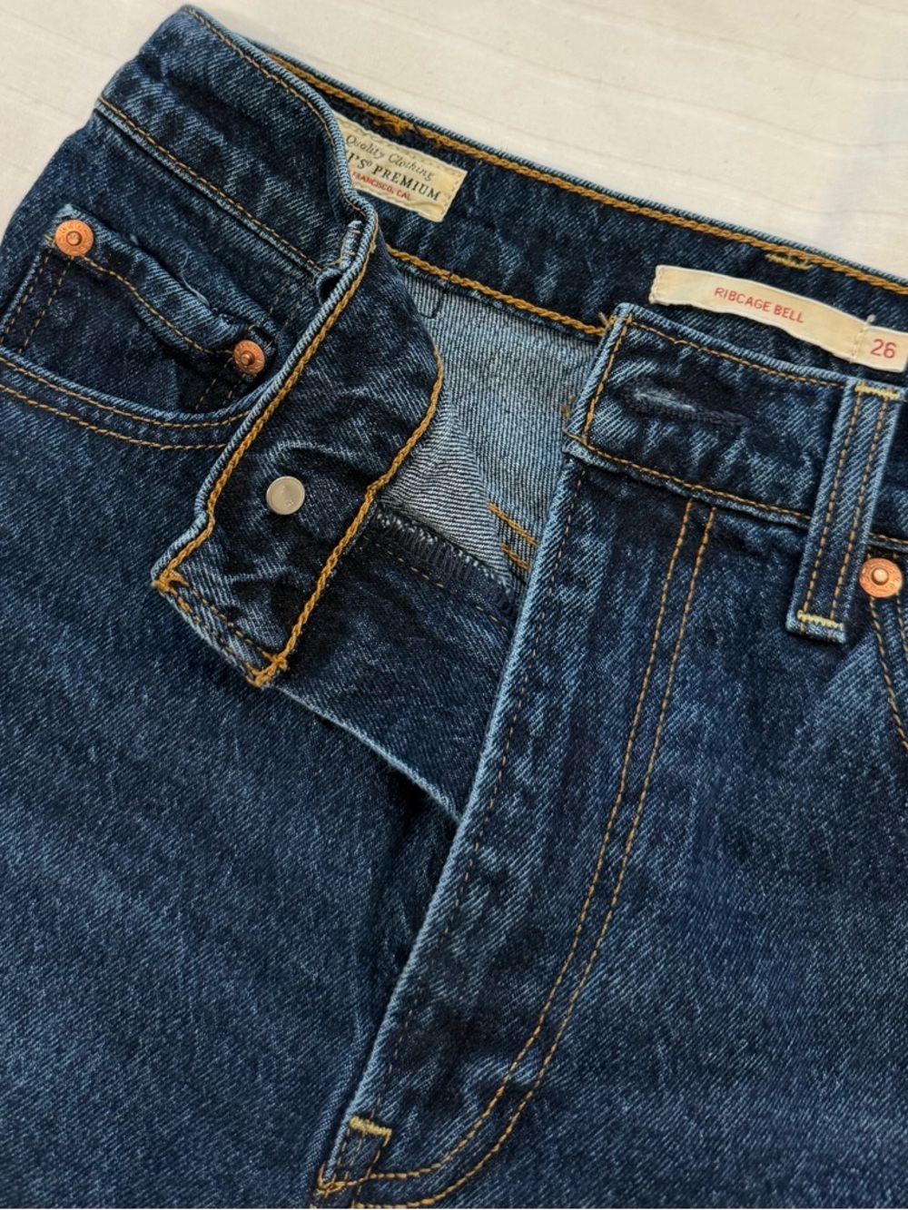 Levi’s Premium Quality Ribcage Bells Sonoma Train Jeans Size 26